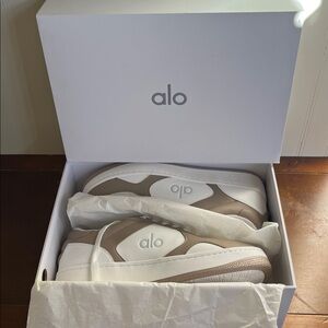 ALO Recovery Mode Sneaker Mens size 12
Women’s 13.5 unisex